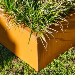 CAT8.2 12 CAT8.2 -ADEZZ Garden Style Store ADEZZ Planters20Corten Triangle 021 2